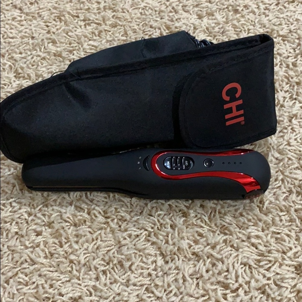 Chi escape cordless flat iron new
